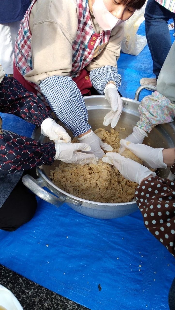 輪になって踊って♪みそつくっちゃおー【大豆(味噌づくり 体験)】